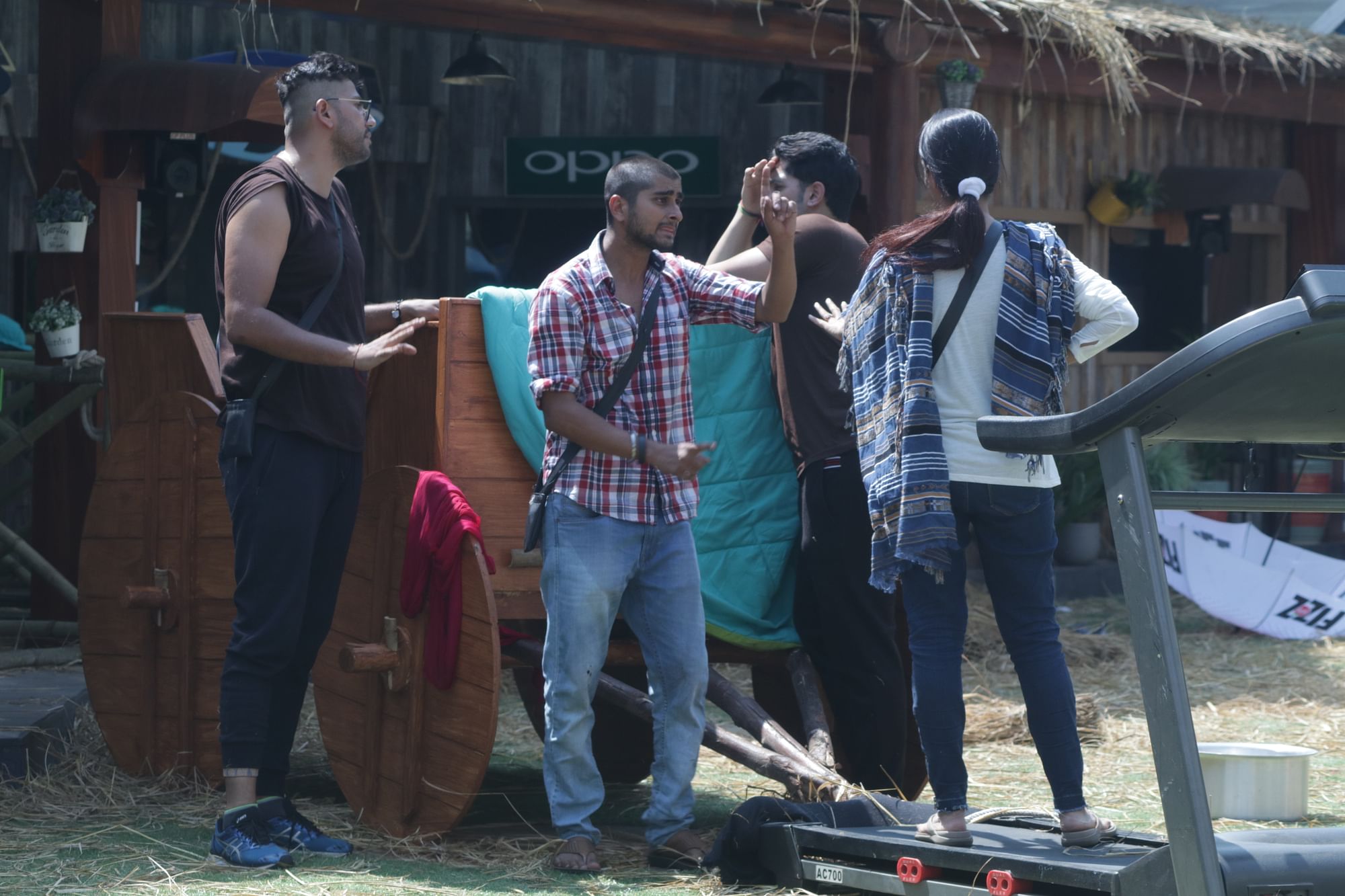Contestants are at war during this week’s luxury budget task.