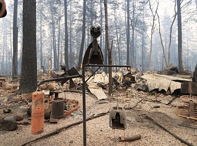 PARADISE, Nov. 14, 2018 (Xinhua) -- Debris are seen after the wildfire in Paradise, California, the United States, on Nov. 13, 2018. The death toll from the raging Camp Fire in the U.S. state of California has increased to 48 as rescuers continue to search for missing residents in and around the town of Paradise, local authorities said Tuesday. (Xinhua/Li Ying/IANS)