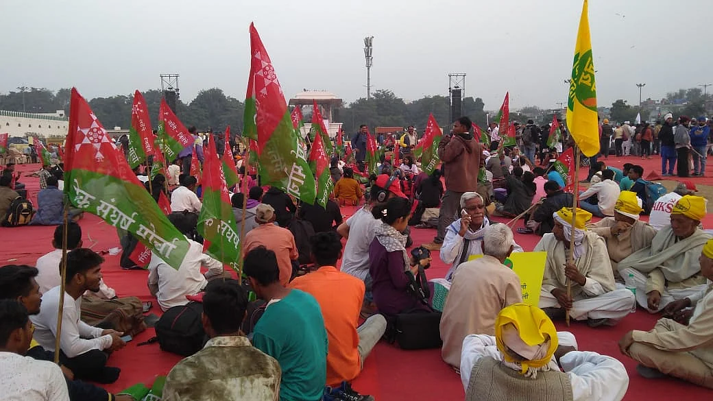 Govt Only Favours Industrialists: Rahul, Kejriwal at Kisan Rally