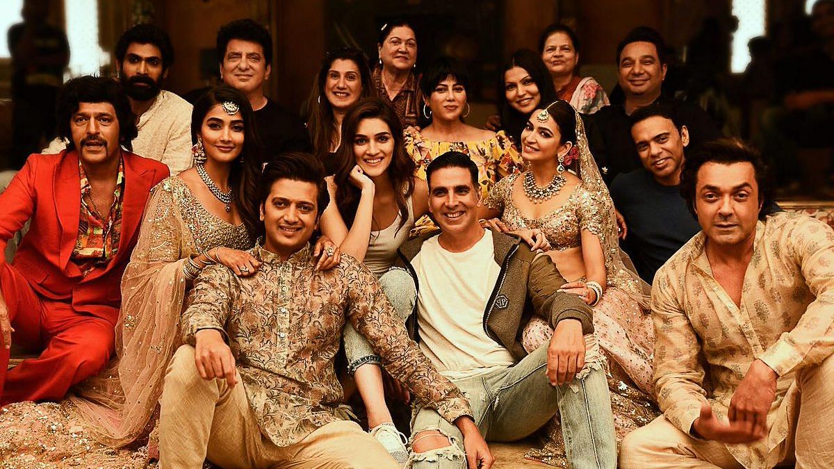 The cast and crew of <i>Housefull 4</i>.&nbsp;
