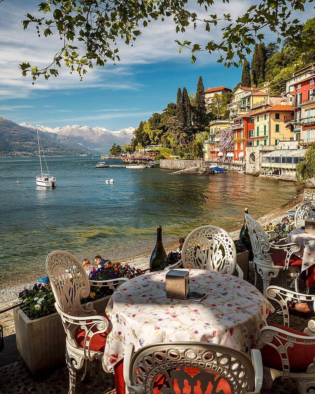 Lake Como offers some beautiful, idyllic scenery.