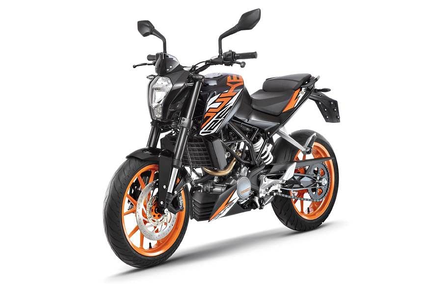 The KTM 125 Duke has no direct rival, but competes with 150 cc bikes on price and performance.