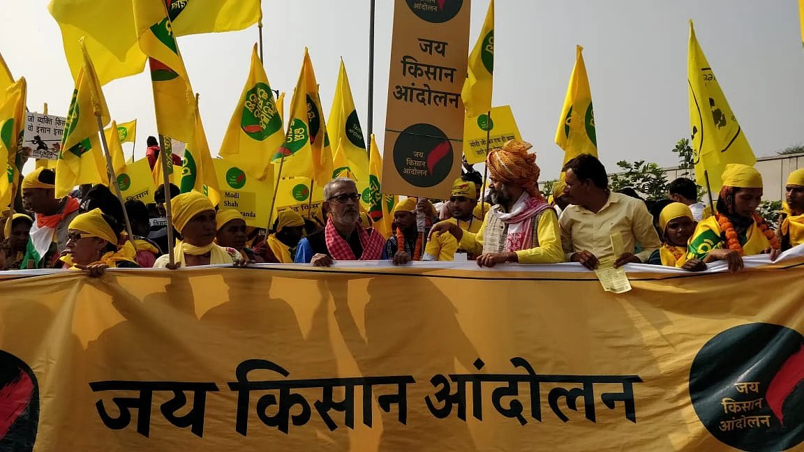 Protestors continue to walk towards Ramlila Maidan. Yogendra Yadav is seen leading the way.