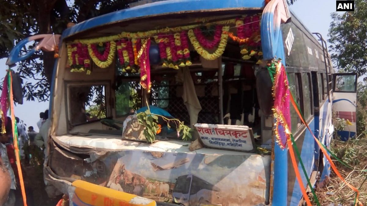 At least seven school children and a driver were killed when a bus collided with a school van at Birsinghpur in Satna district of Madhya Pradesh.