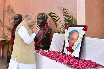 New Delhi: BJP President Amit Shah pays tributes to Late Union Minister Ananth Kumar who passed away at a private hospital in Bengaluru due to multiple organ failure; in New Delhi on Nov 12, 2018. (Photo: IANS)