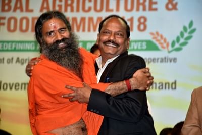 Ranchi: Jharkhand Chief Minister Raghubar Das and Yoga Guru Ramdev during Global Agriculture and Food Summit 2018 in Ranchi on Nov 30, 2018. (Photo: IANS)