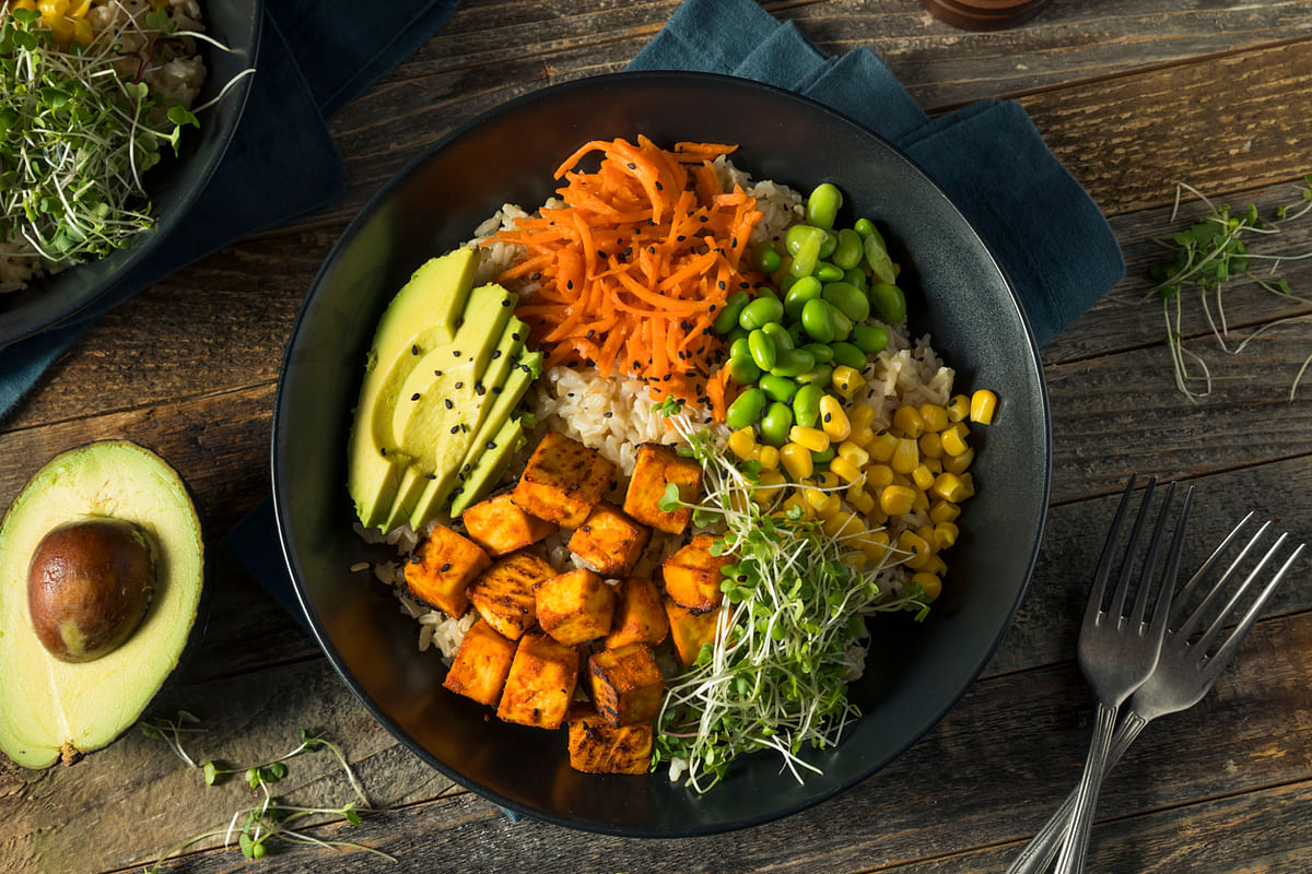 A Buddha Bowl combines just 6 things in a bowl – veggies, greens, grain, extras, protein and sauce.