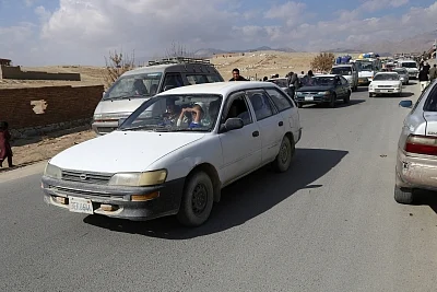 GHAZNI, Nov. 12, 2018 (Xinhua) -- Families arrive in Ghazni city from Jaghori district of Ghazni province, Afghanistan, on Nov. 12, 2018. Taliban militants in a surprise move stormed security checkpoints in the peaceful Jaghori district on Wednesday and since then fighting has been continuing in Jaghori and the neighboring Malestan districts which have claimed dozens of lives besides rendering scores of people homeless. (Xinhua/Sayed Mominzadah/IANS)