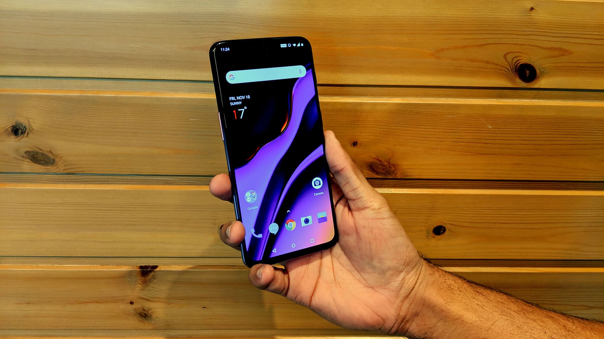 It carries the same 6.4-inch AMOLED screen as on the OnePlus 6T.&nbsp;