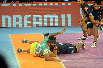 Mumbai: Players in action during a Pro Kabaddi League 2018 match between Tamil Thalaivas and Haryana Steelers at NSCI in Mumbai on Nov 14, 2018. (Photo: IANS)