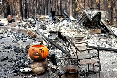 PARADISE, Nov. 20, 2018 (Xinhua) -- Photo taken on Nov. 19, 2018 shows the wreckage in the site where the wildfire engulfed in Paradise of Butte County, California, the United States. The death toll from the massive wildfire in Northern California has climbed to 79, according to authorities. (Xinhua/Wu Xiaoling/IANS)