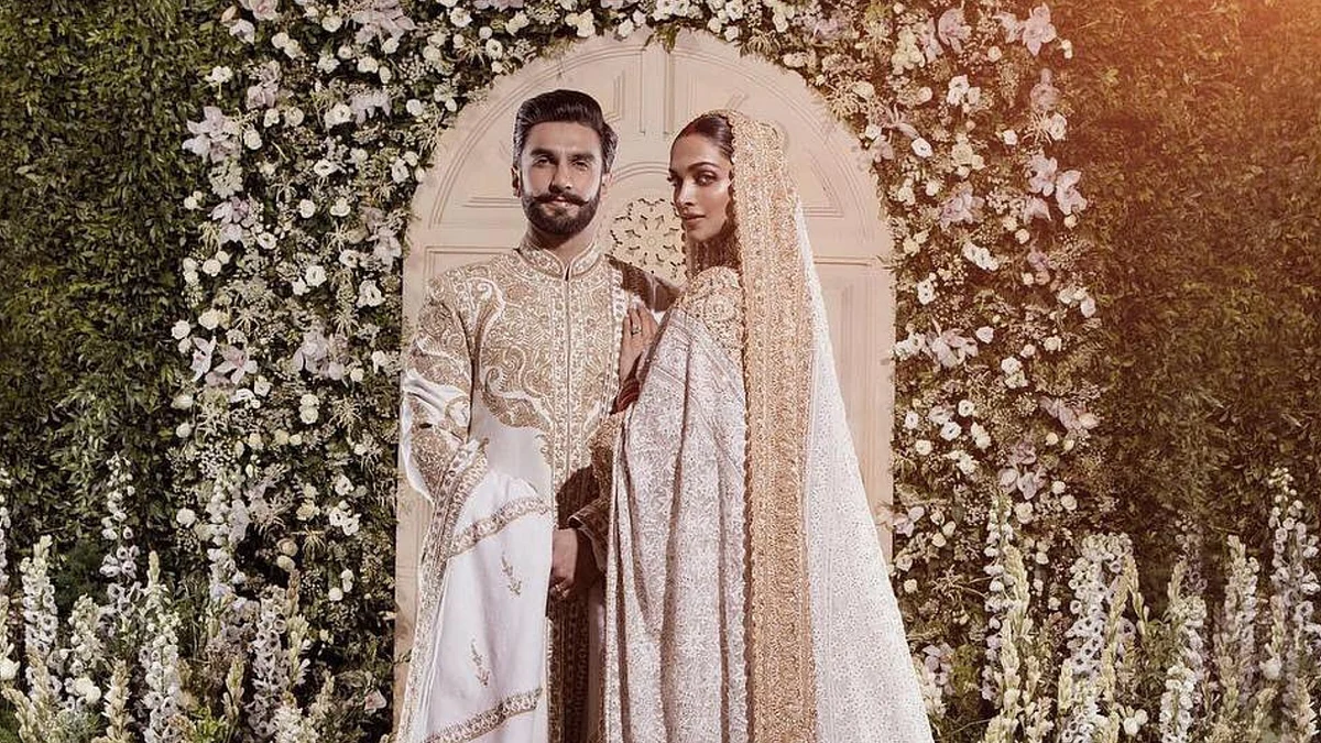 #DeepVeer look ravishing at their reception. 