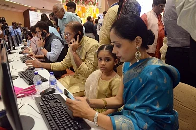 Mumbai: Traders during the one-hour long Muhurat trading on Diwali at BSE in Mumbai on Nov 7, 2018. (Photo: IANS)