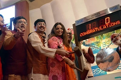 Mumbai: Actress Neetu Chandra ringing the bell during the one-hour long Muhurat trading on Diwali at BSE in Mumbai on Nov 7, 2018. Also seen BSE MD and CEO Ashish Chauhan. (Photo: IANS)