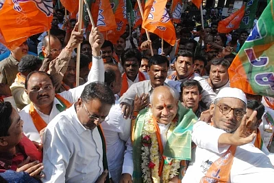 Hyderabad: BJP candidate from Khairtabad, Chinthala Ramachandra Reddy arrives to file his nomination for the upcoming Telangana Assembly elections in Hyderabad on Nov 14, 2018. (Photo: IANS)