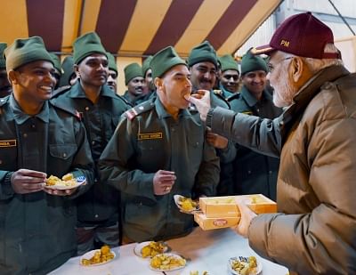 Modi celebrates Diwali with Army, ITBP in Uttarakhand