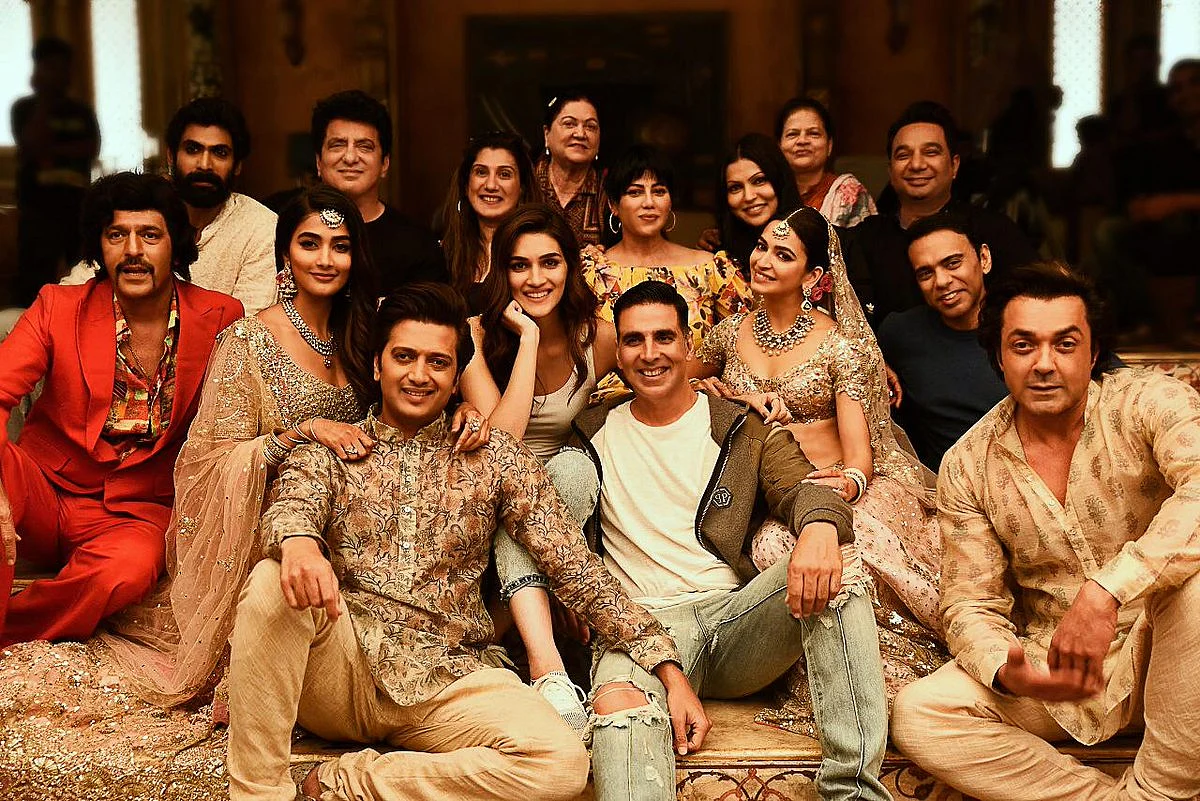 The cast and crew of <i>Housefull 4</i>. 