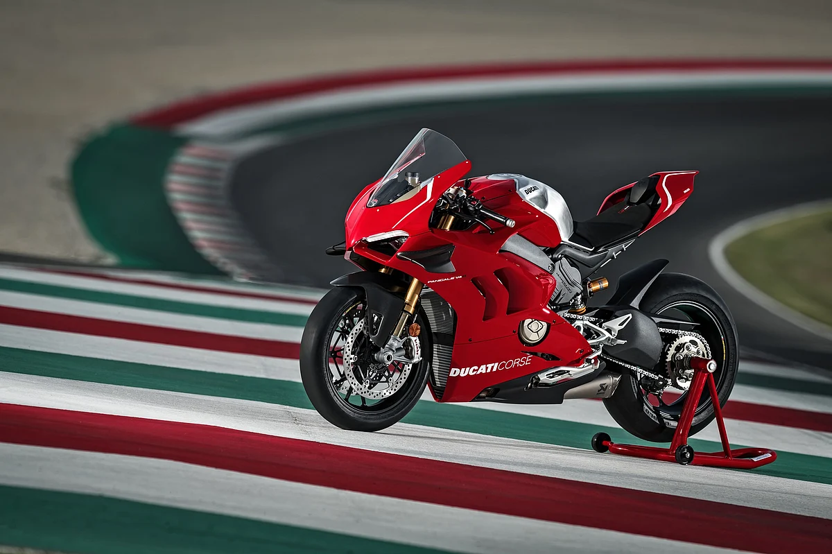The updated Panigale comes with a Testastretta DVT 1262 engine.
