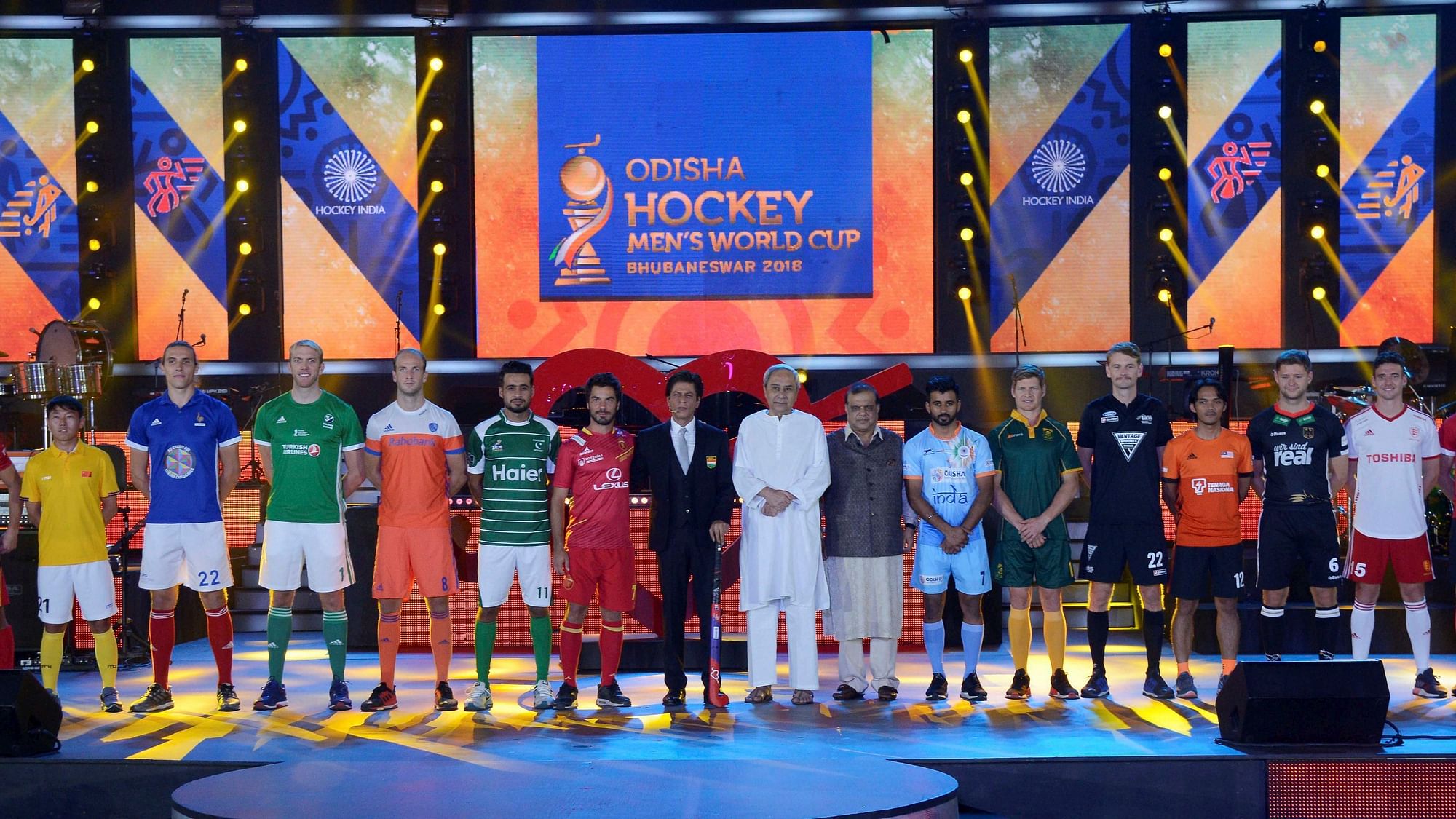 Odisha Chief Minister Naveen Patnaik (C)&nbsp; with Bollywood actor Shah Rukh Khan, International Hockey Federation (FIH) chief Narinder Batra and team captains of participating nations during the inaugural ceremony of Men’s Hockey World Cup 2018, in Bhubaneswar.&nbsp;