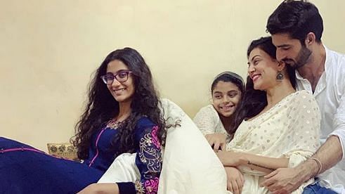 Sushmita Sen smiles in a picture with Rohman Shawl and her daughters.&nbsp;