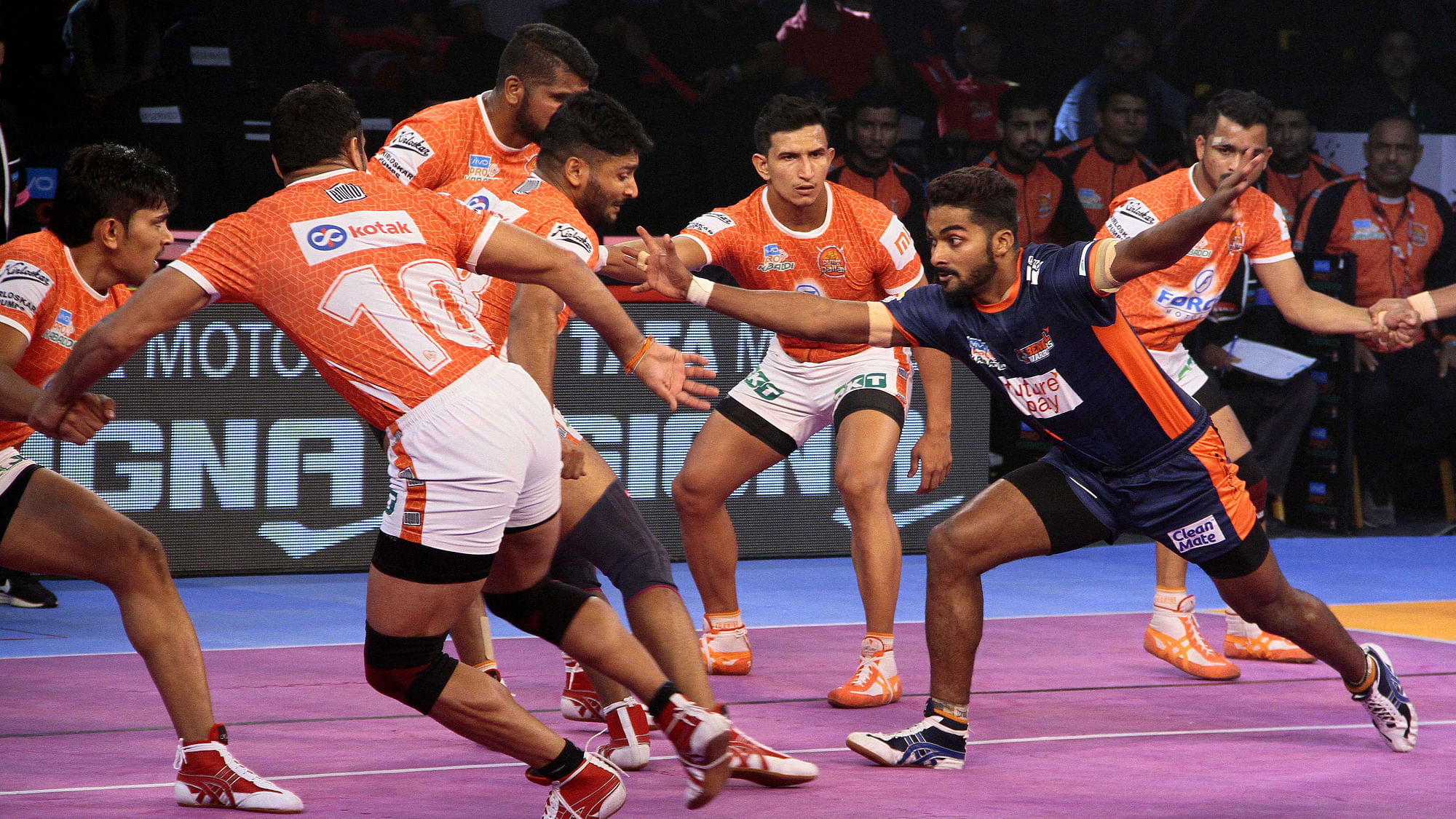Bengal Warriors defeated Puneri Paltan 26-22 in the Inter Zone Challenge Week match of the Pro Kabaddi League.