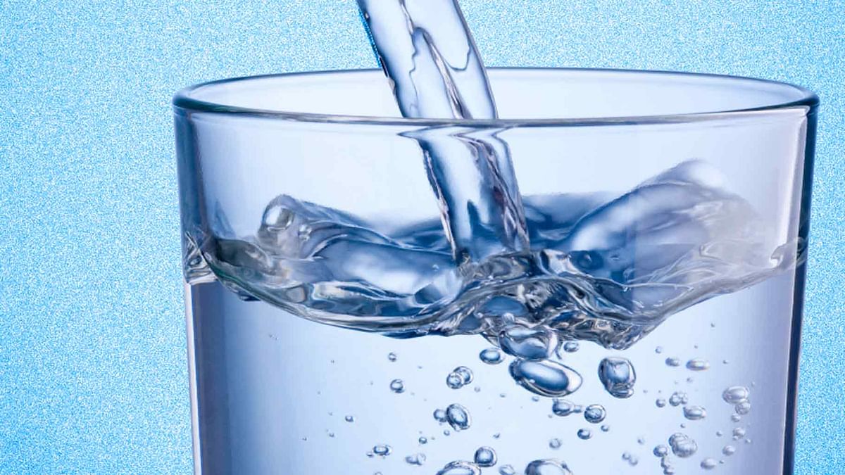 Will drinking enough water help with weight loss? Here’s a few more reasons you should be chugging water.