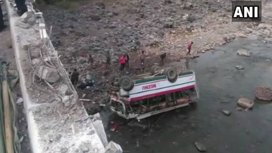 The private bus that fell into a gorge. Nine people have died, according to initial media reports.