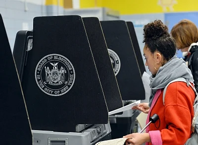 NEW YORK, Nov. 7, 2018 (Xinhua) -- A voter casts her ballot at a polling station in Manhattan of New York Nov. 6, 2018. The U.S. Republican Party on Tuesday managed to maintain a Senate majority in the midterm elections, while the Democrats wrestled the House majority from the Republicans, according to projections of multiple news outlets.(Xinhua/Li Rui/IANS)