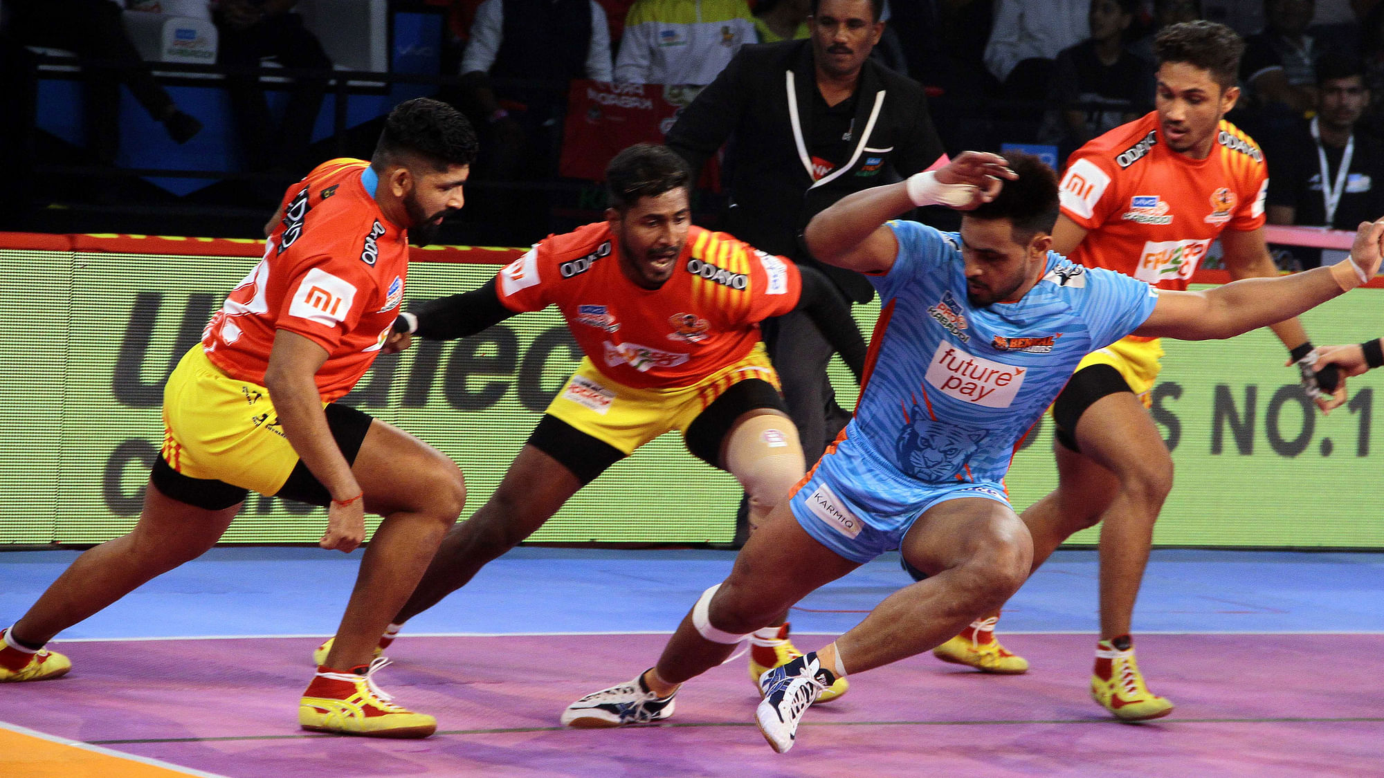 Gujarat Fortunegiants crushed Bengal Warriors 35-23 in the Inter Zone Challenge Week of the Pro Kabaddi League in Ahmedabad on Friday.