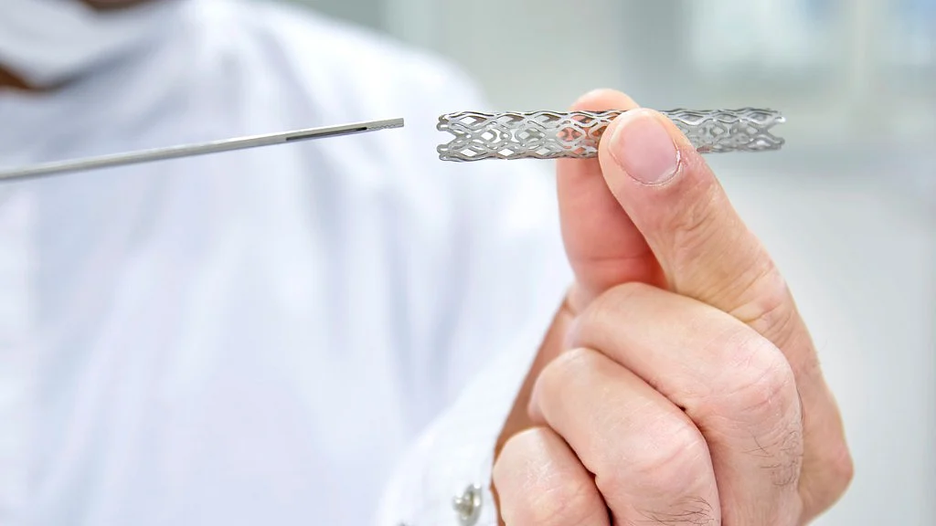Vaccination is specifically according to risk factors.