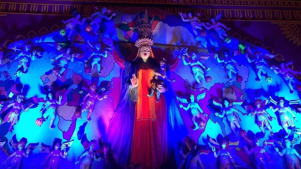 Goddess Kali is Mother Mary’s Spitting Image In This Bengal Pandal