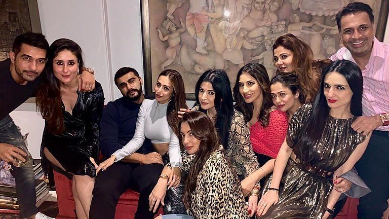 Kareena Kapoor, Arjun Kapoor, Malaika Arora, Seema Khan, Maheep Kapoor, Sophie Choudhry and Amrita Arora at the party.&nbsp;