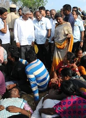 Mandya: Karnataka Chief Minister H.D. Kumaraswamy visits the site where a bus that skidded off the bridge and fell into the Cauvery river canal at Kanaganamaradi village near Pandavapura town in Karnataka
