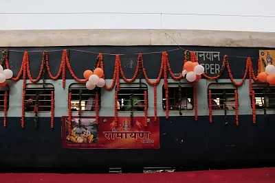 New Delhi: The Shri Ramayana Express, a special tourist train to run on the Ramayana circuit to cover major spots related to the Hindu epic, that was flagged off from Safdarjung Railway Station in New Delhi on Nov 14, 2018. The train will complete its journey till Rameswaram, Tamil Nadu, in 16 days covering all important destinations associated with the life of Lord Shri Ram. (Photo: IANS)