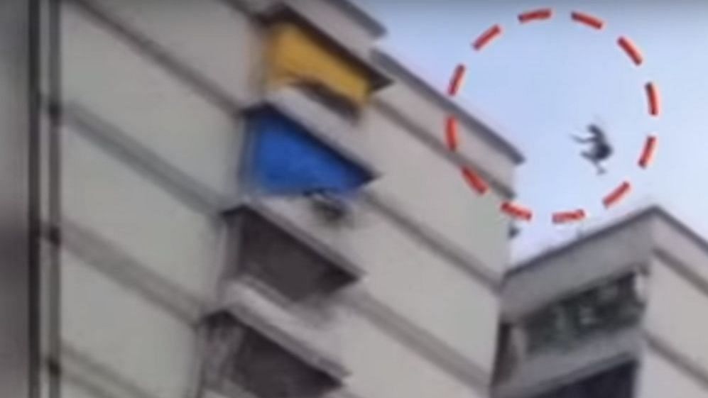 In a video which went viral on Tuesday, a group of foreigners were seen jumping from one high-rise building to another, in Mumbai’s Prabhadevi.