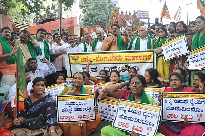 Bengaluru: BJP leaders B.S. Yeddurappa, R. Ashok and other leaders of the party stage a demonstration against the state government