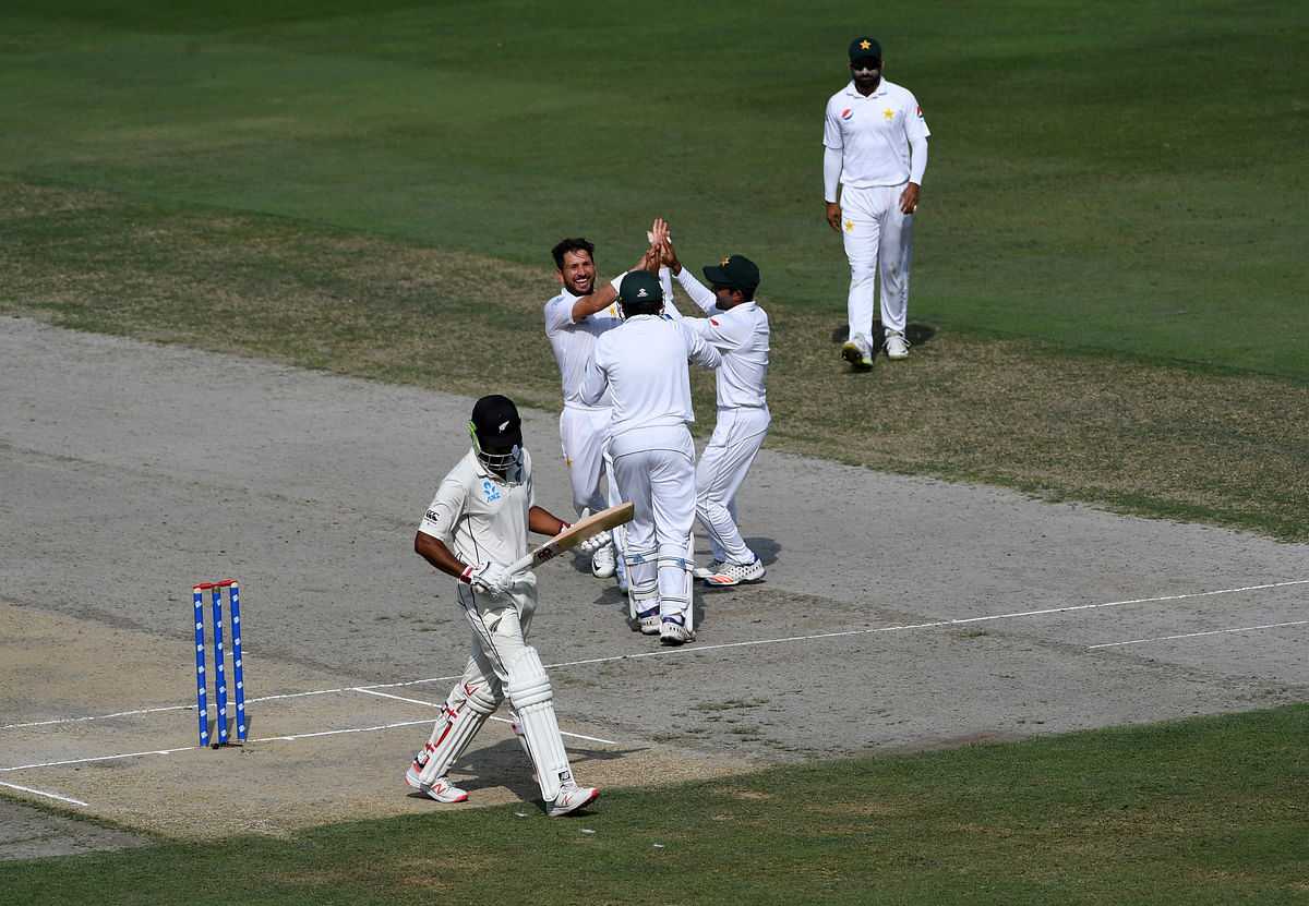 New Zealand collapse from 50/0 to 90 all out on a day of record-breaking devastation by Pakistan spinner Yasir Shah.