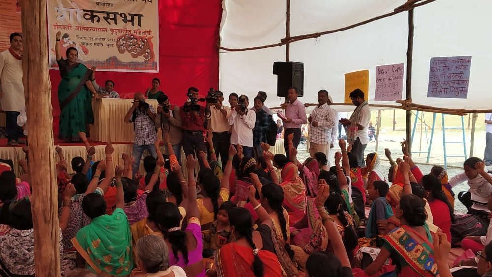 At a rally organised by the Mahila Kisan Adhikar Manch (MAKAAM), women farmers across Maharashtra gathered at Mumbai’s Azad Maidan to demand their rights.