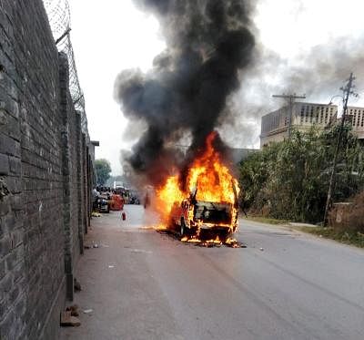 KARACHI, Nov. 23, 2018 (Xinhua) -- Photo taken by mobile phone shows a burning vehicle near the attack site in Karachi, Pakistan, on Nov. 23, 2018. At least five people including two policemen were killed on Friday morning in a terrorist attack in the diplomatic area in Karachi, police and hospital officials said. (Xinhua/Stringer/IANS)