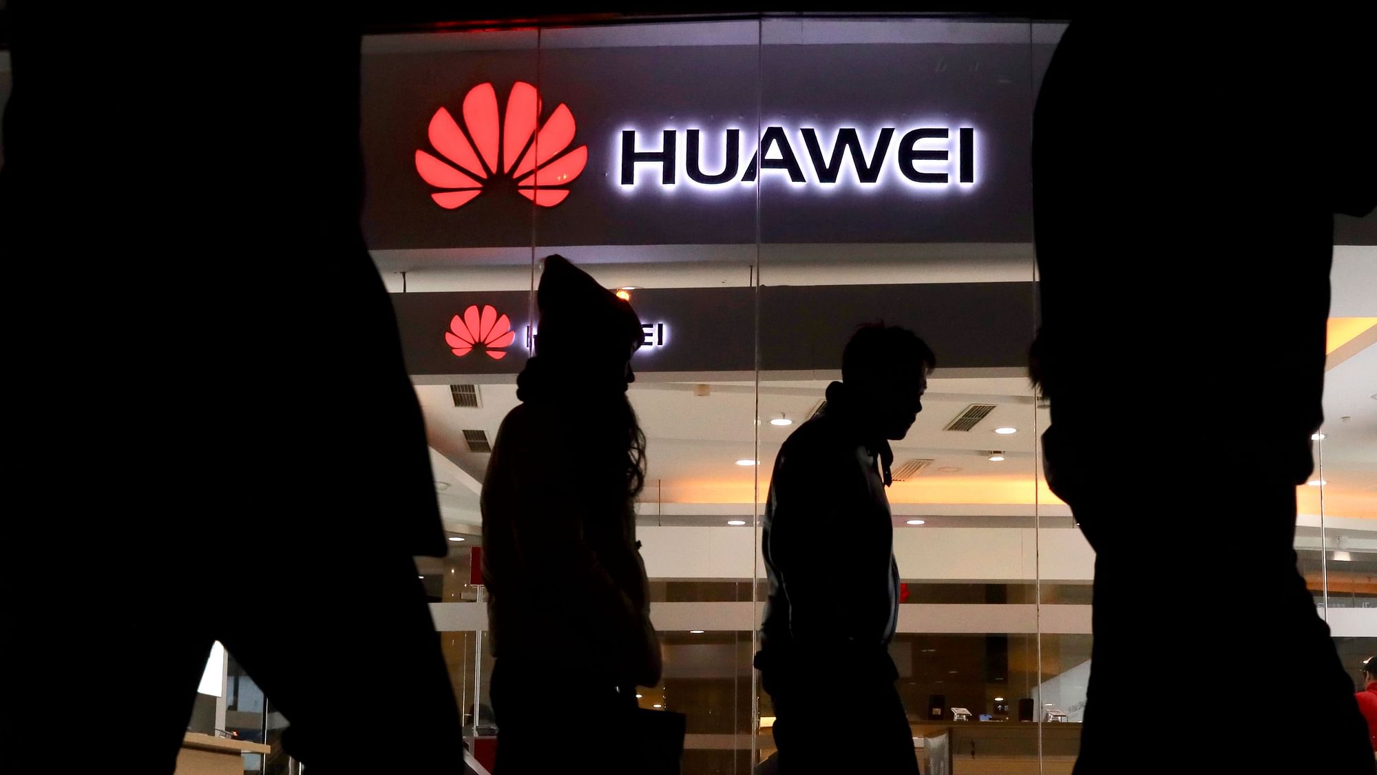 The Wall Street Journal, citing anonymous sources, said the Justice Department is looking into allegations of theft of trade secrets from Huawei’s US business partners, including a T-Mobile robotic device used to test smartphones.