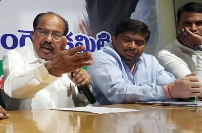 Hyderabad: Congress leader and Parliamentary Standing Committee on Finance Chairman, Veerappa Moily addresses a press conference in Hyderabad, on Dec 20, 2018. (Photo: IANS)