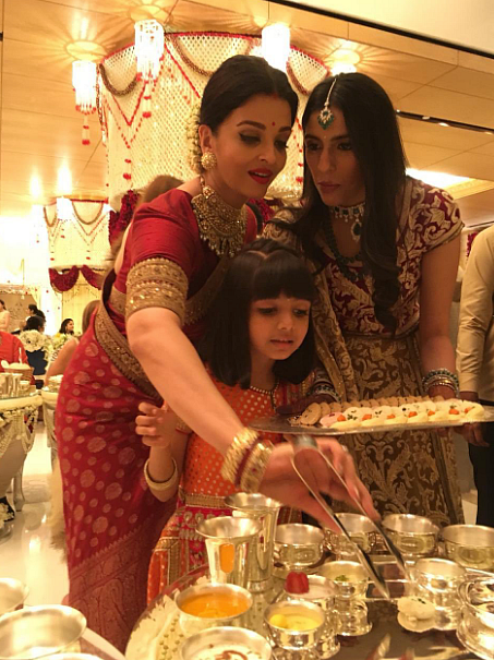 Aishwarya Rai with Aaradhya serving food to guests.