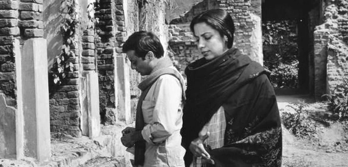 Shabana Azmi and Pankaj Kapur in <i>Khandhar</i>.