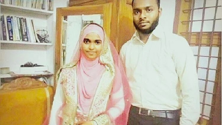 Hadiya (L) and her husband Shafin Jahan (R).