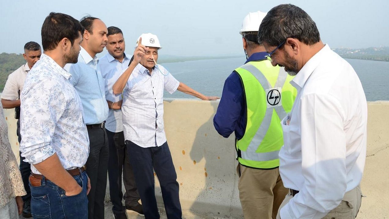 Ailing Goa Chief Minister Manohar Parrikar on Sunday, 16 December inspected an under-construction bridge on Mandovi River.