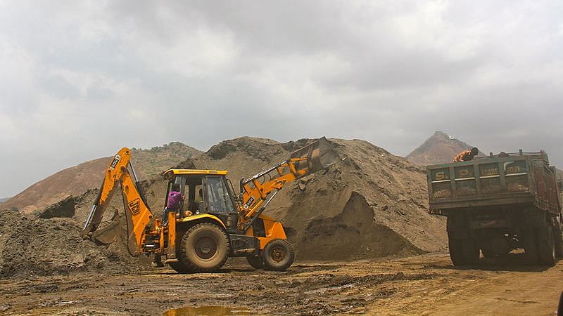 Despite Jodhpur High Court and Supreme Court orders which banned illegal sand mining, locals have told The Quint that it continues unabated.