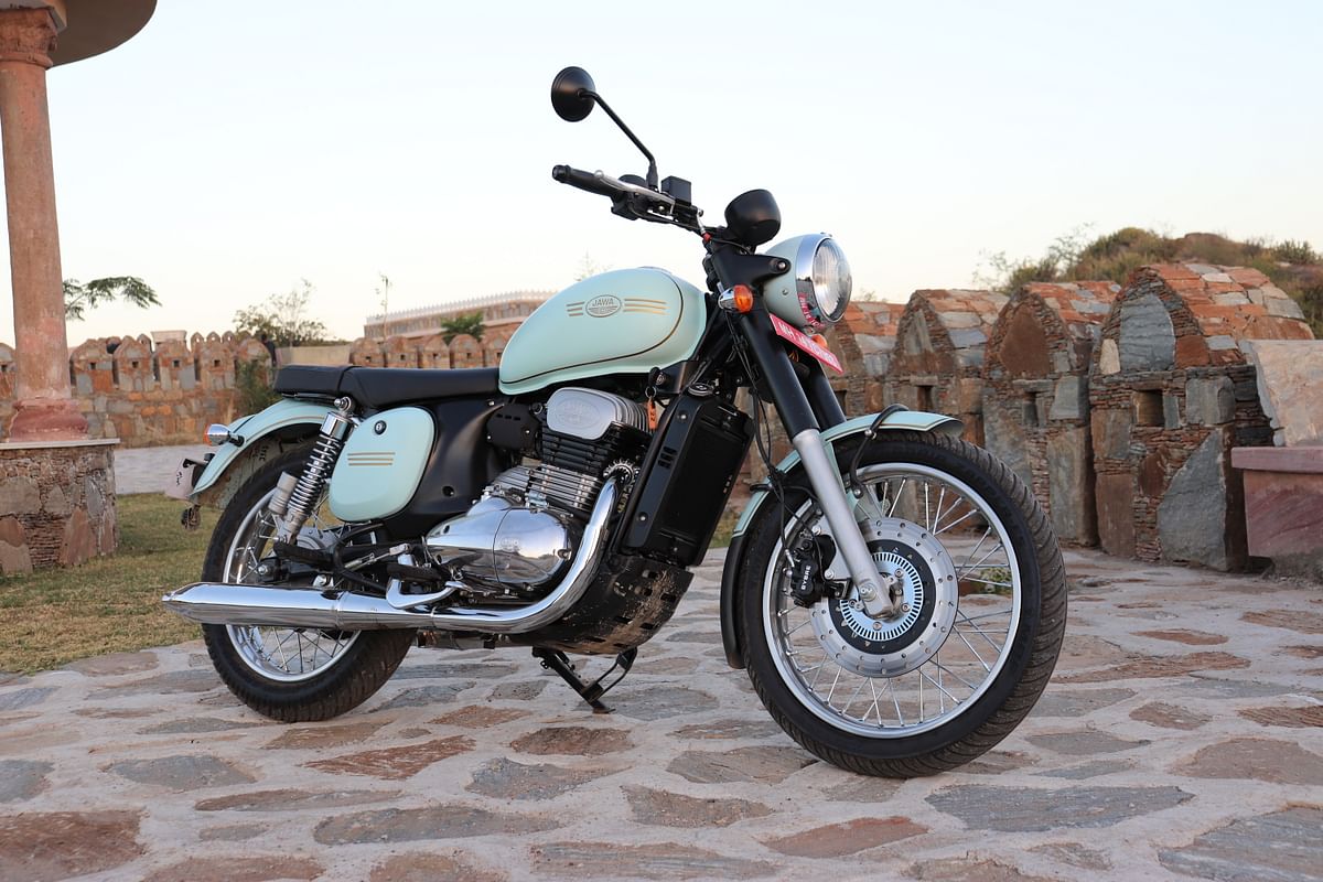 Here’s a round up of the various reviews of the Jawa and Jawa Forty Two. How good is this retro-looking bike?