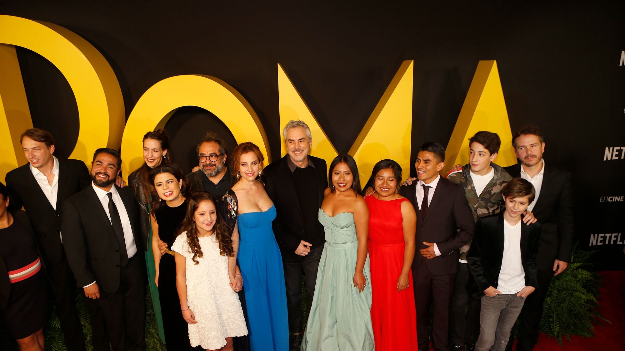 Mexican film director Alfonso Cuaron, center, and his cast pose on the red carpet for the film <i>Roma</i> in Mexico City, 17, December 2018.&nbsp;