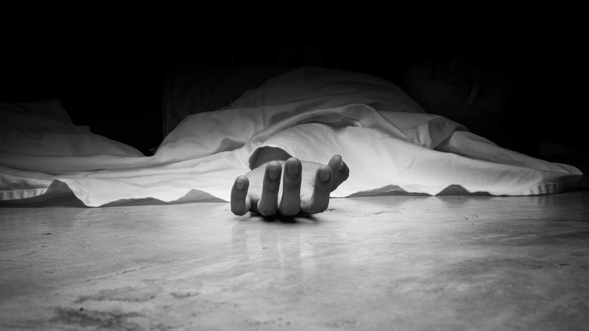 In a horror house tale from Kolkata, a man was living with the decomposed body of his mother for the last 18 days in the city’s Salt Lake area.
