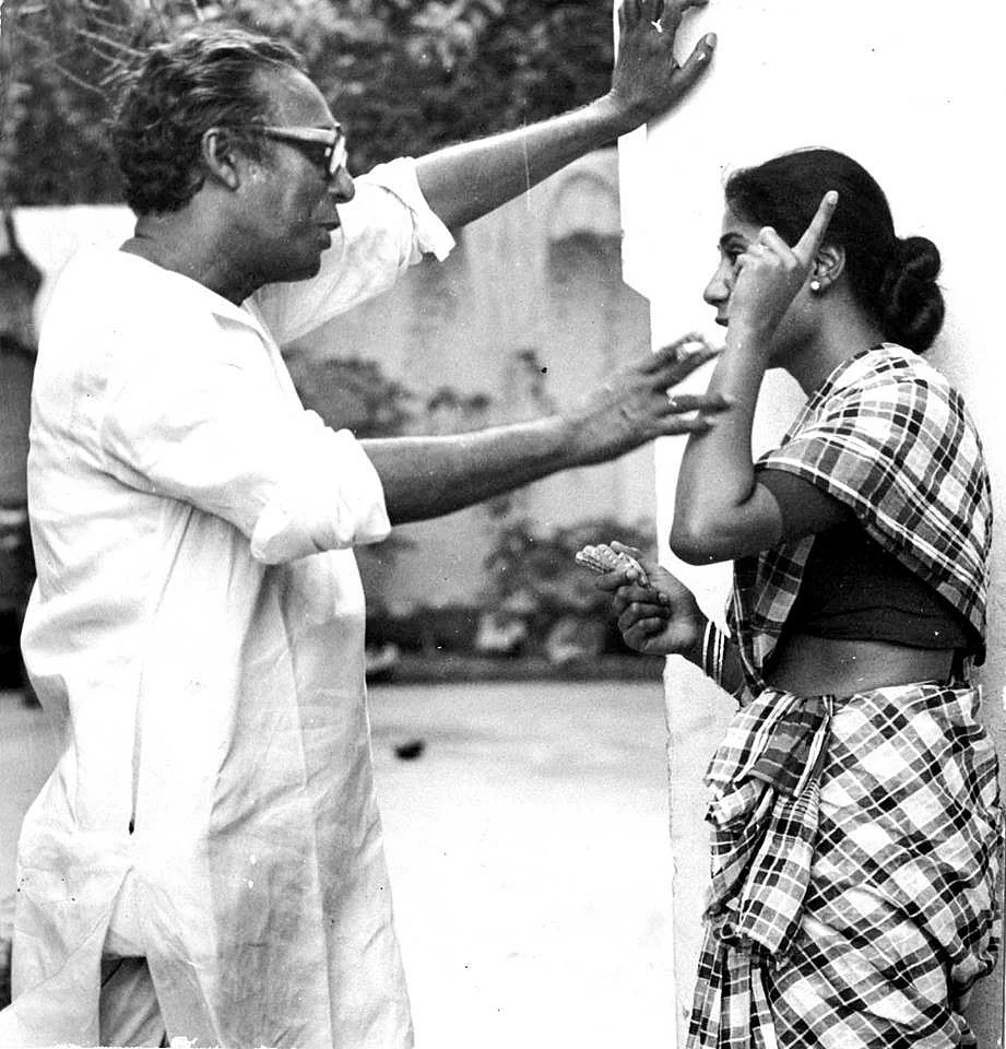 Mrinal Sen and Smita Patil on the sets of <i>Akaler Sandhane</i>.